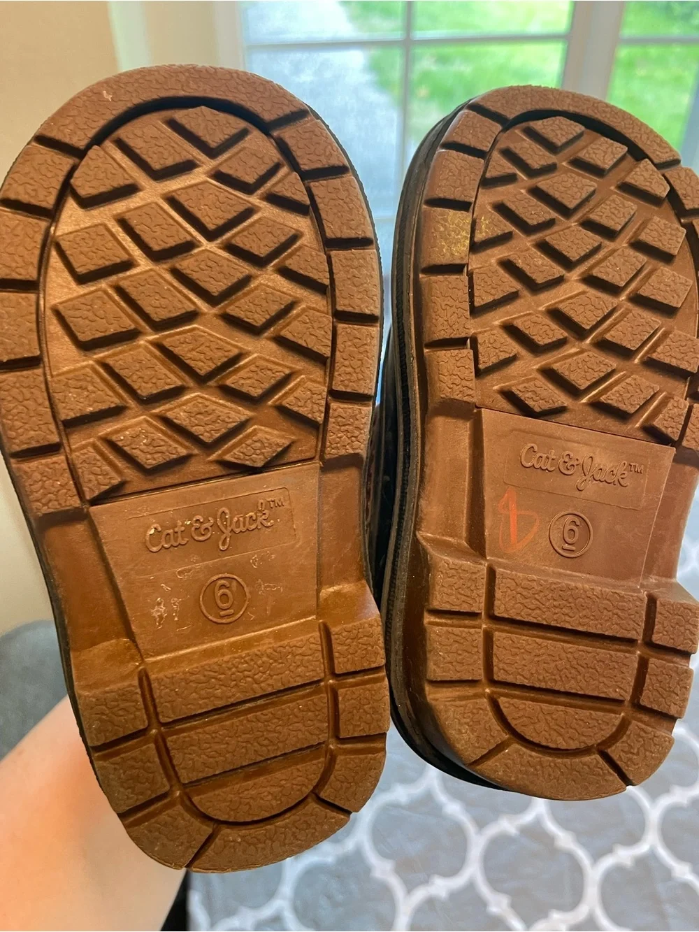 Cat and jack toddler size 6 Kids Brown and Black Winter Boots Faux Lining